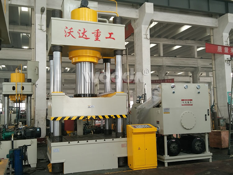 800T三梁四柱(zhu)液壓機