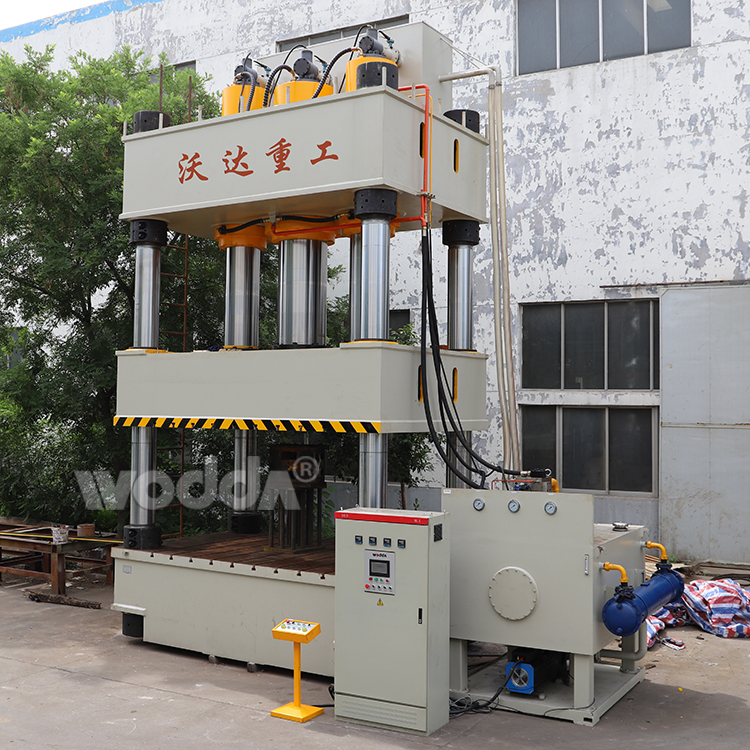 1800噸三梁四柱液壓機 1800噸三梁四柱液壓機