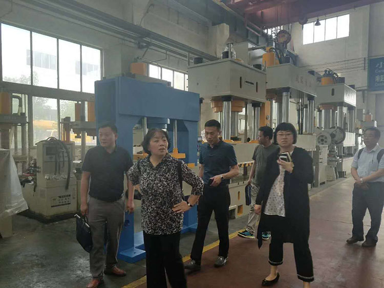中國機床工業聯合會李冬茹副秘書長來沃達重工考察