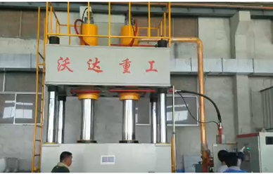 1200T化(huà)糞池模(mo)壓液壓(ya)機