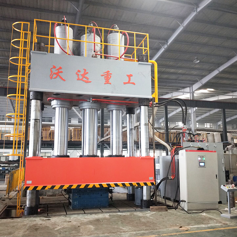 大(da)貨車中巴車(chē)導流罩生産(chǎn)視頻