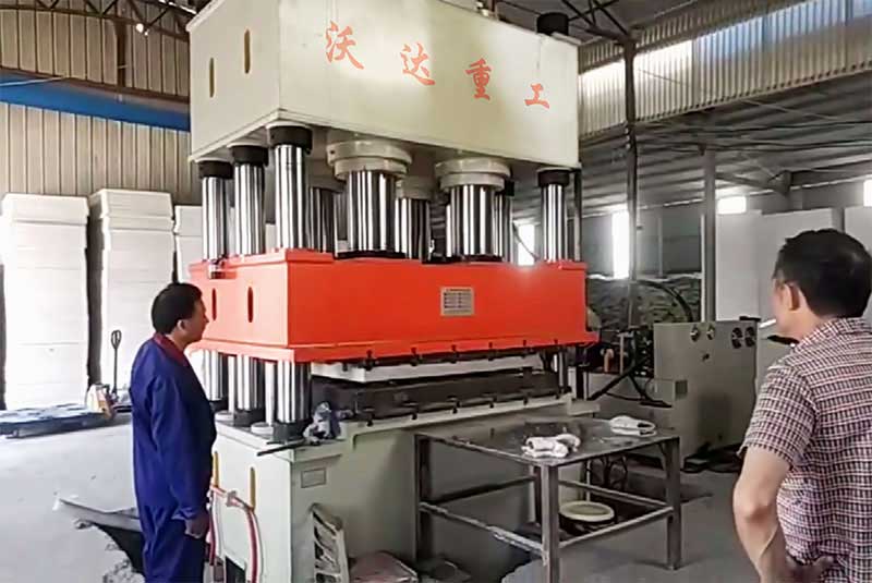 1250噸濾芯闆成型液壓機 1250噸濾芯闆成型液壓機