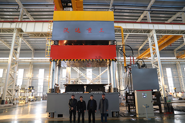 2500噸複合材料成型液壓機_大型四柱液壓機廠家