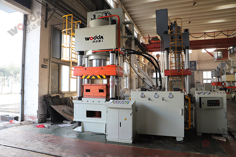 不鏽鋼地溝蓋闆成型液壓機