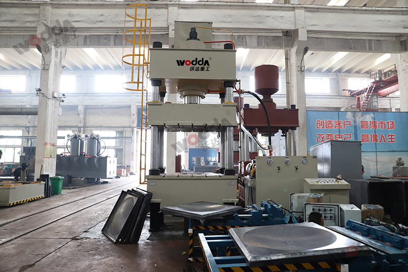 不鏽鋼水箱闆成型液壓機