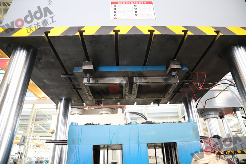 315噸樹脂井蓋成型液壓機模具 315噸樹脂井蓋成型液壓機模具