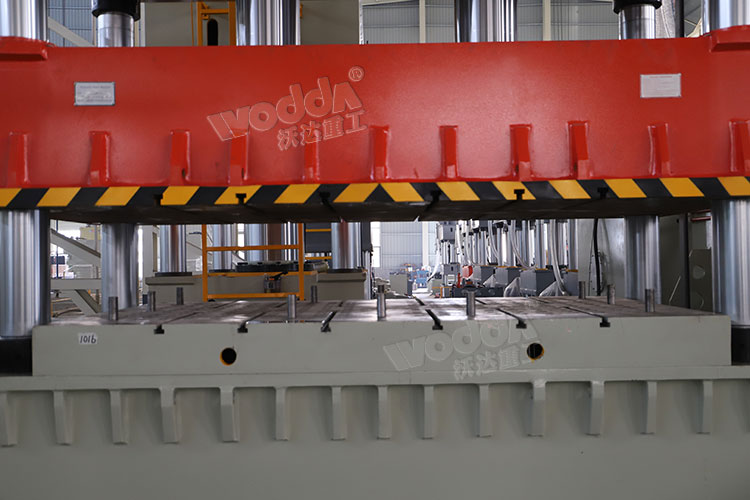 多頂杆拉伸機（液壓墊）