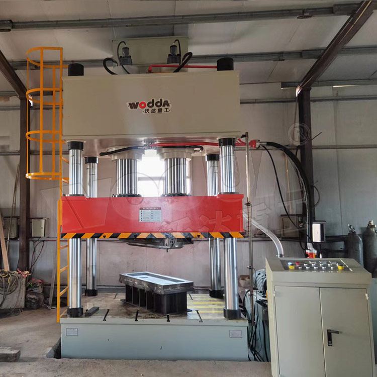 400噸金屬冷擠壓成型液壓機客戶現場