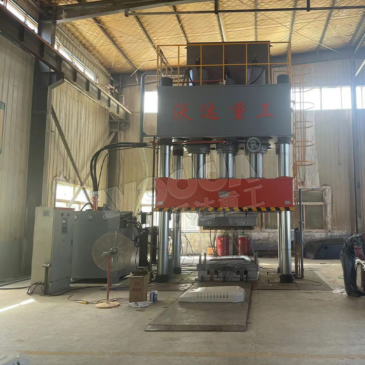 1500噸SMC汽車覆蓋件成型液壓機客戶現場