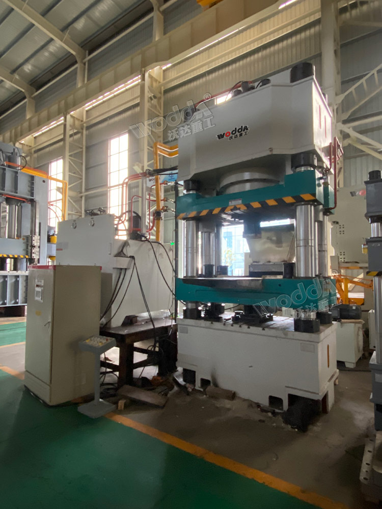 800噸牛羊舔磚液壓機