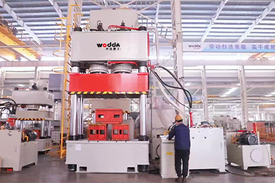 1000噸雙(shuang)缸四柱三梁液壓(ya)機