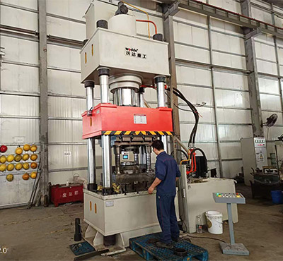 500噸汽車部(bù)件鍛造液(yè)壓機壓裝(zhuāng)汽車軸承(cheng)