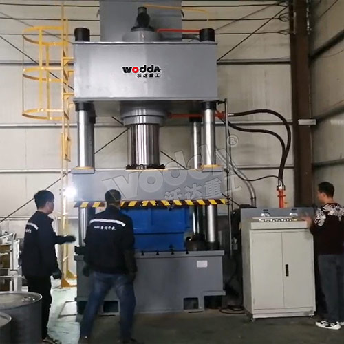 不鏽鋼水箱闆(pǎn)拉伸液壓機_500噸(dūn)四柱液壓機