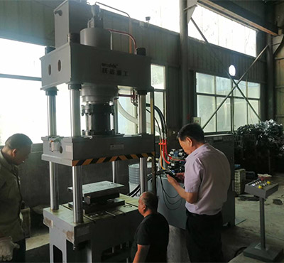 200噸金(jin)屬拉伸(shen)機壓制(zhi)不鏽鋼(gang)離心風(fēng)機