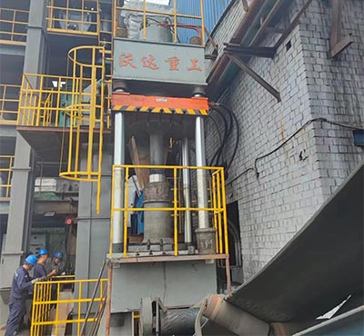 630噸活性炭(tàn)粉末成型(xing)液壓機