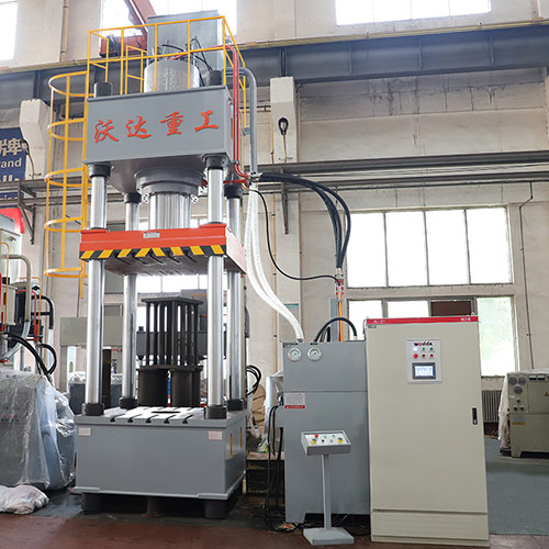 630噸活(huó)性炭成型(xíng)液壓機_630噸(dūn)四柱液壓(ya)機