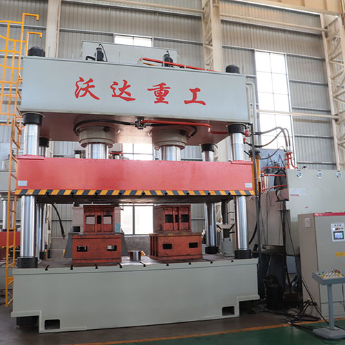 1000噸SMC玻(bo)璃鋼水(shuǐ)箱成型(xing)液壓機(ji)_1000噸液壓(yā)機定制(zhì)