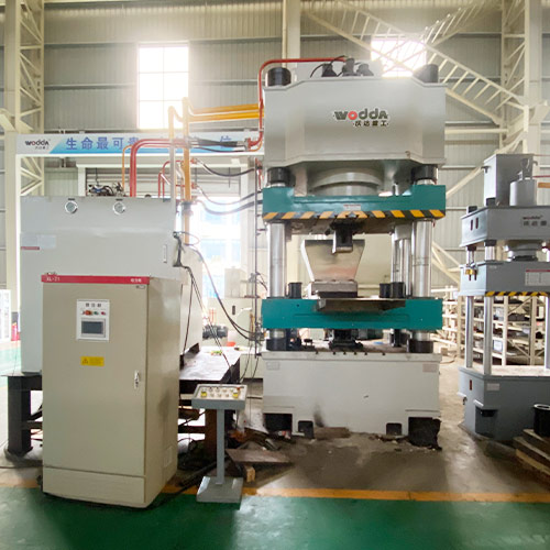 800噸牛羊舔(tian)磚液壓機_800噸(dūn)鹽磚機