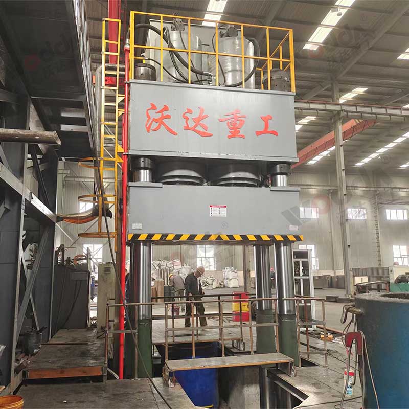 2500噸坩埚液壓機