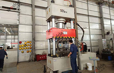 500噸汽(qi)車軸承鍛造(zào)液壓機